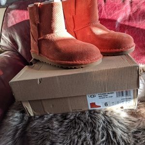 UGG BOOTS NEW IN BOX